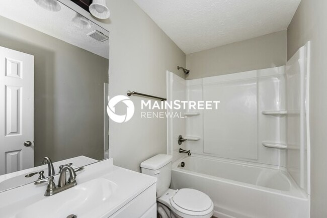 Building Photo - 4 Bedroom Pet-Friendly Home in Madison, TN with Main Street Renewal