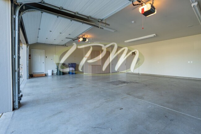 Building Photo - Spacious 3-Bedroom Home on 4.5 Acres – Pos...