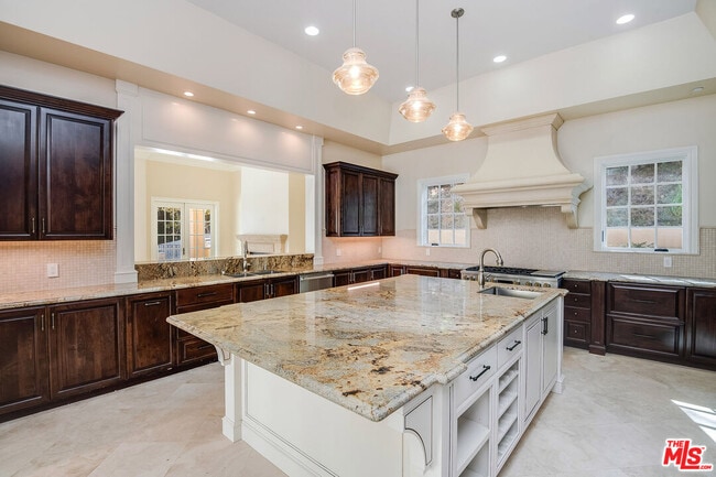 Building Photo - 17390 Tramonto Dr