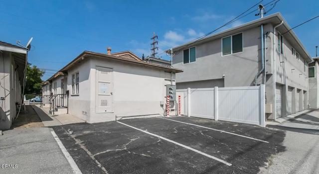 Building Photo - 230 N Hollywood Way