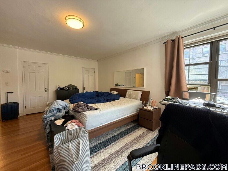 Building Photo - 337 Tappan St
