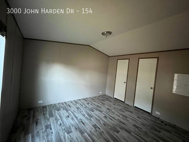 Building Photo - 3000 John Harden Dr