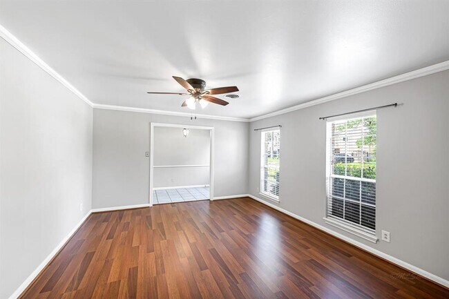 Building Photo - 614 Val Lena Dr