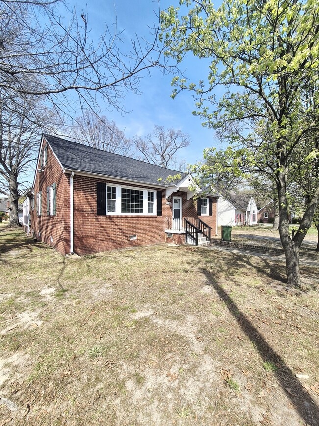 Building Photo - 5140 Alberene Rd