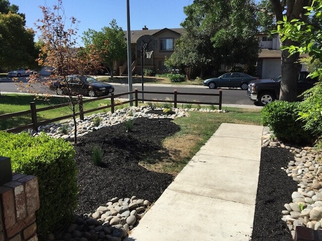 Building Photo - 769 Prairie Dunes Dr