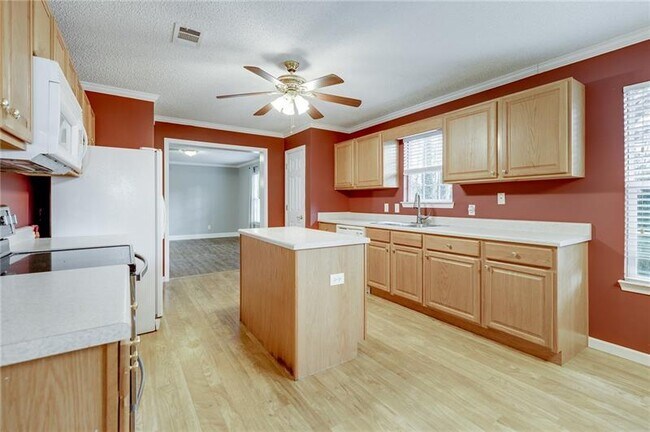 Building Photo - 6057 Gaines Ferry Rd