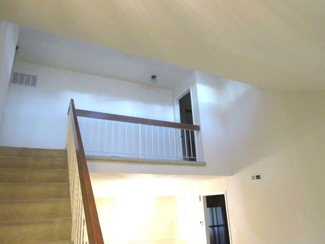 Building Photo - 112 Sarahs Grove Ln
