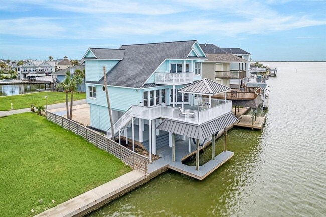 Building Photo - 1322 Outrigger St