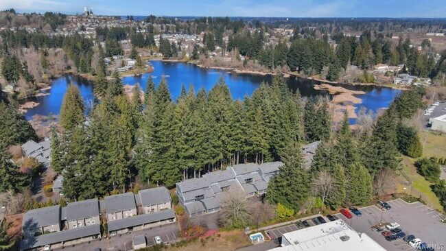 Building Photo - 1500 Lake Park Dr SW