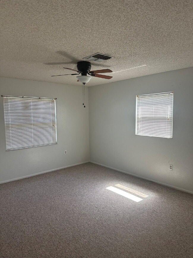 Building Photo - Cute 2 Bedroom, 2 Bathroom, 1 Car Garage h...