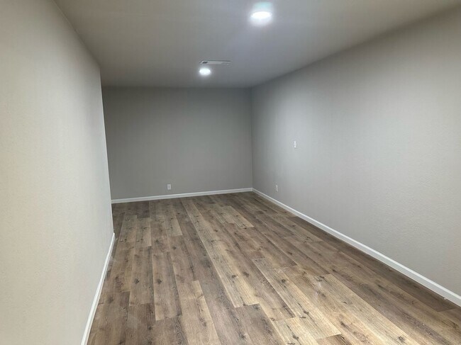 Building Photo - 1724 McKinley Ave