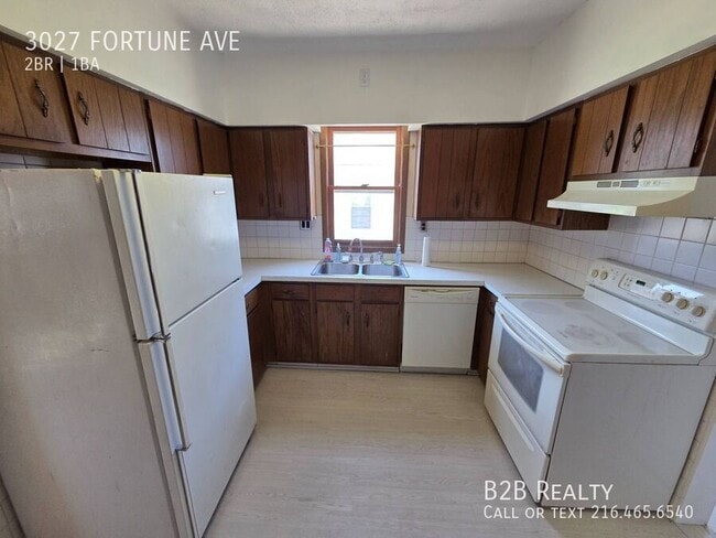 Building Photo - 3027 Fortune Ave