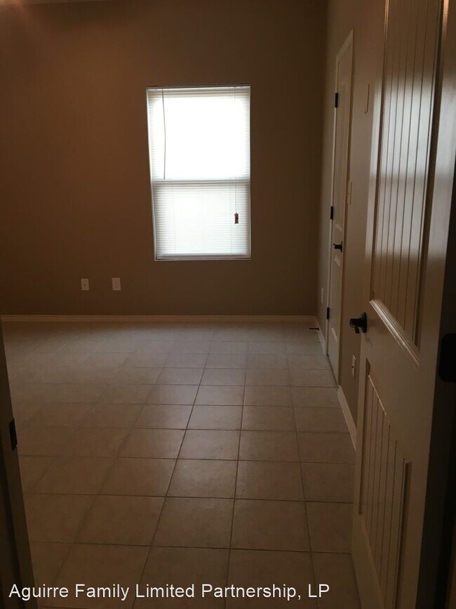 Building Photo - 2206 E Hwy 281