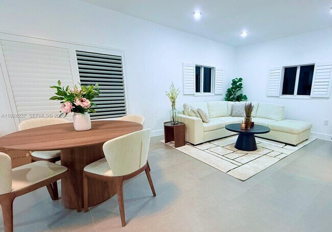 Building Photo - 4701 NE 3rd Ave