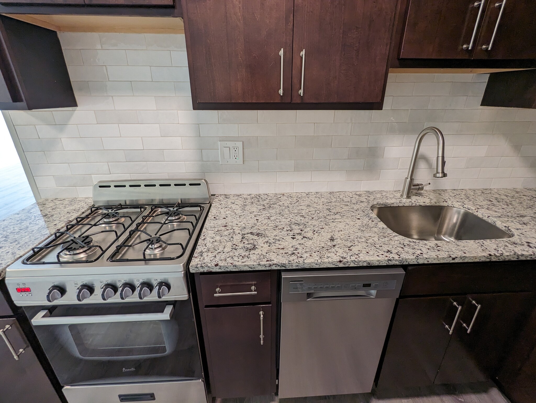 Building Photo - 456 W Barry Ave