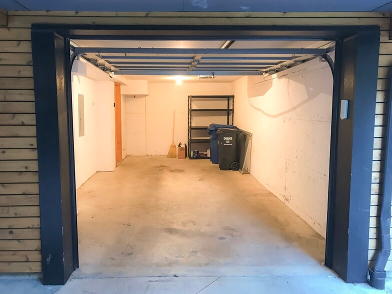 Garage - 564C Galer St
