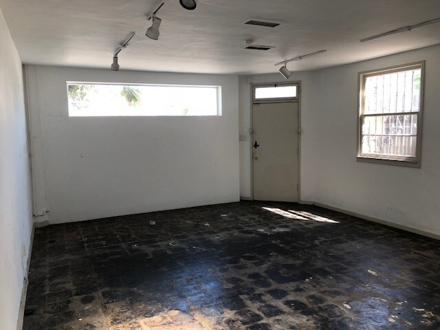 Building Photo - 5422 W Washington Blvd