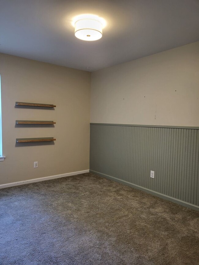 Building Photo - 3 bedroom Ranch