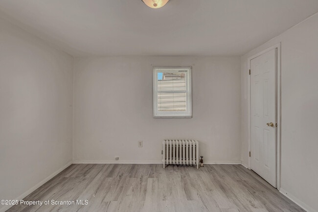 Building Photo - 367 N Bromley Ave