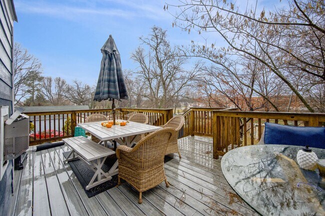 Building Photo - Stunning 4 BR/3.5 BA Single-Family Home in...