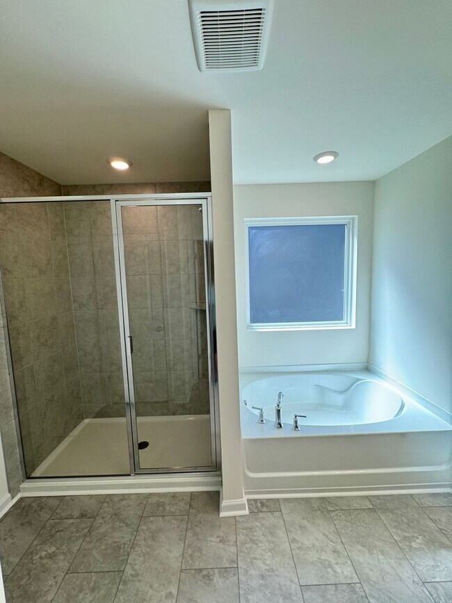 Building Photo - Beautiful 3BR/2.5 Bath in Union County.