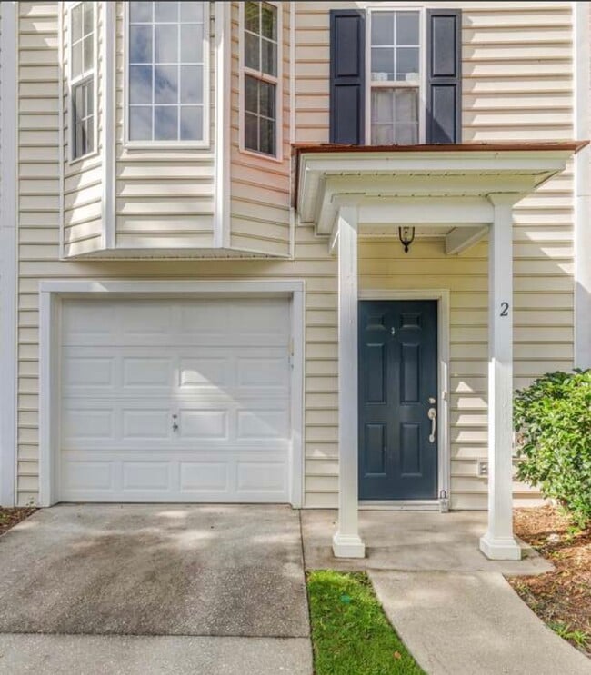 Front Door/Garage Level 1 - 5005 Double Fox Rd