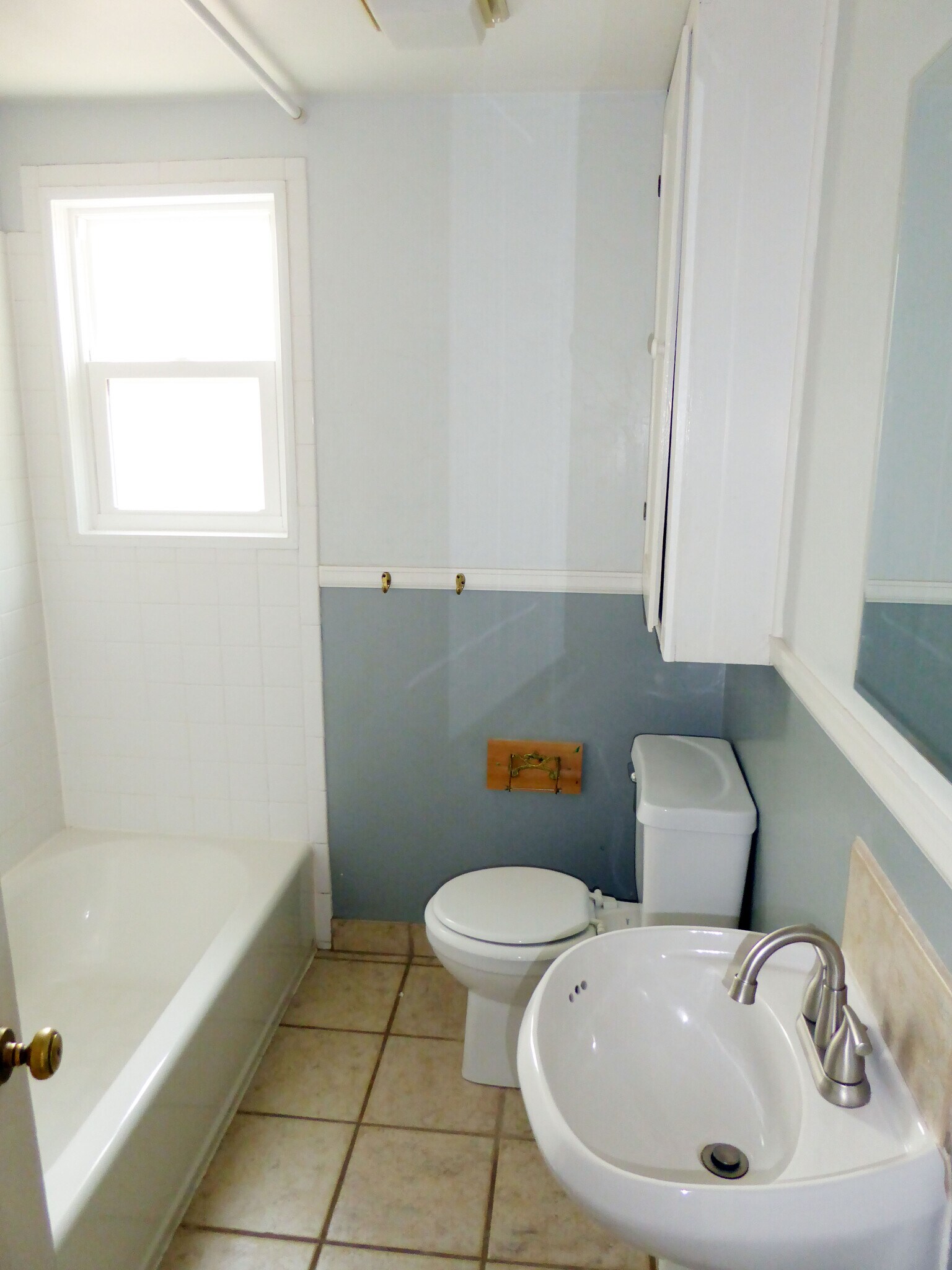 Building Photo - 327 S Sherwood St