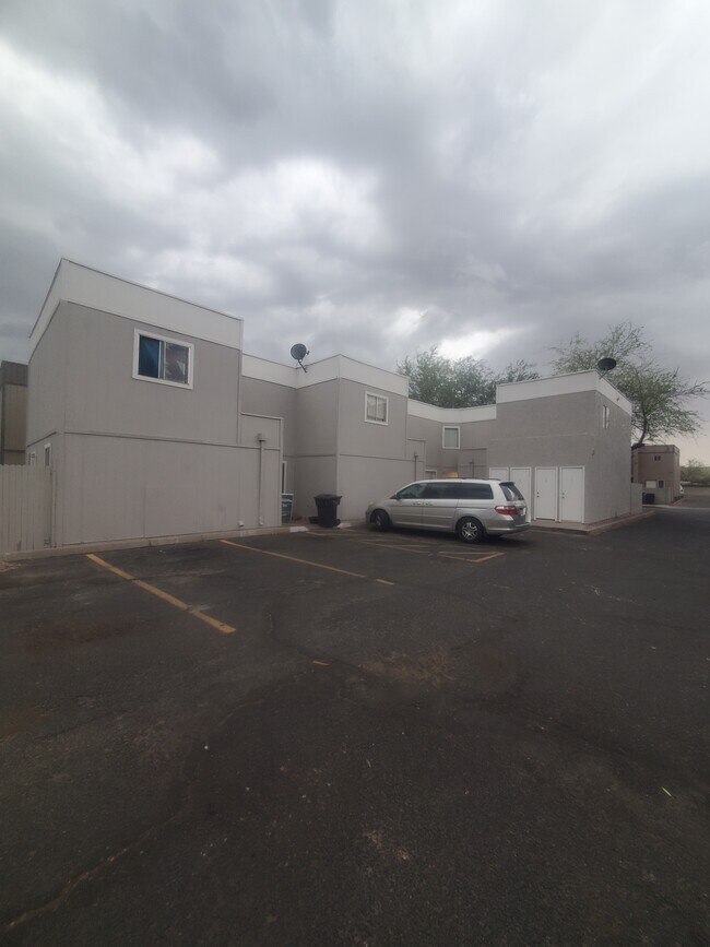 Building Photo - 1736 E Pepper Cir