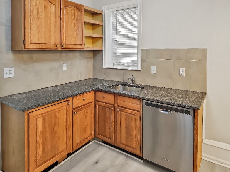 Building Photo - 637 N 32nd St