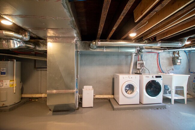 Building Photo - Renovated South Philadelphia Rowhome