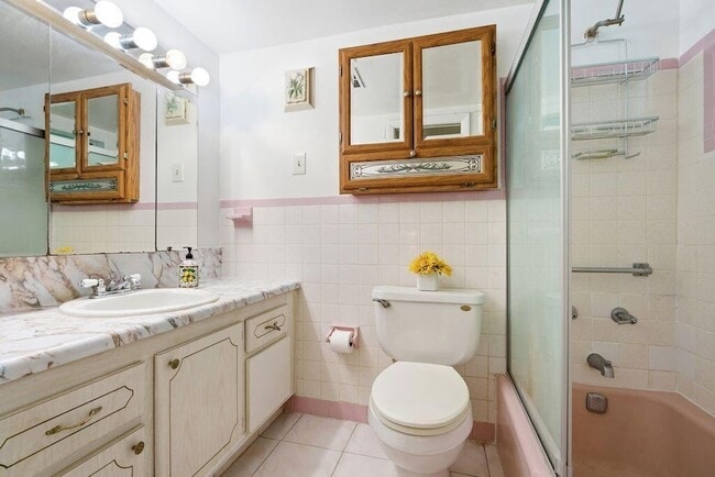 Building Photo - 1401 N 12th Ct