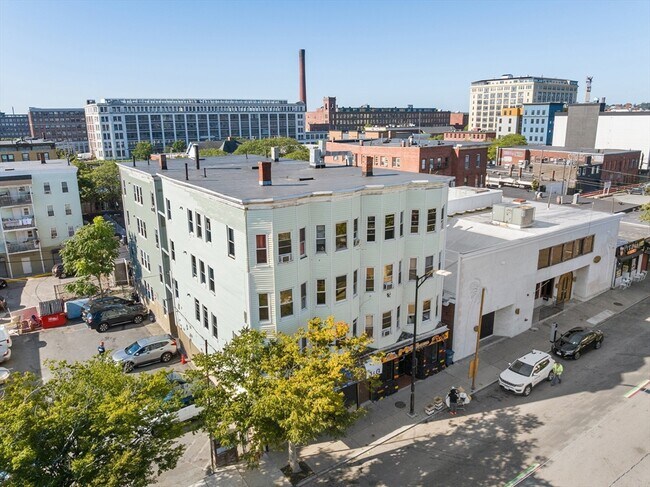 Building Photo - 50 Common St