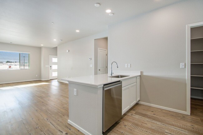 Building Photo - Stunning Townhome in Northridge Trails