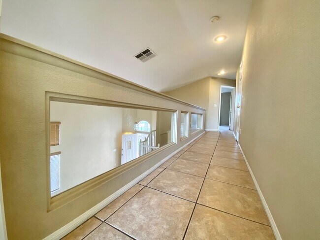 Building Photo - 8009 Dover Shores Ave