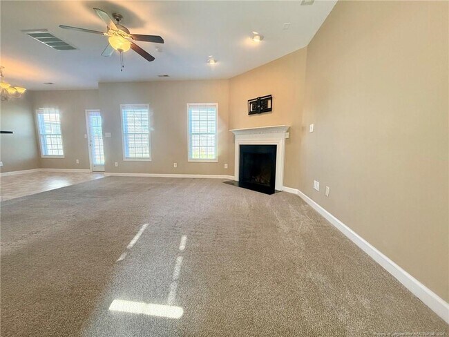 Building Photo - 1820 Shady Knoll Ln