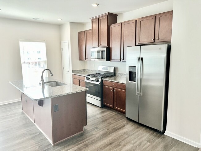 Building Photo - Amazing 3BD, 2.5BA End-Unit Townhome with 4th Bonus Room in the Heart of Durham