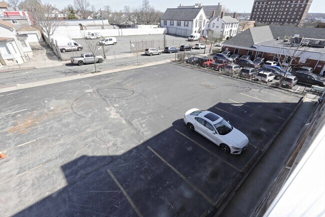 Building Photo - 189 Elm St