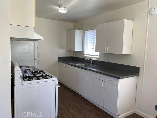 Building Photo - 17313 Denker Ave