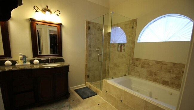 Building Photo - 114 Chandler Ct