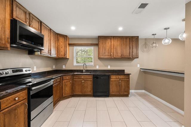 Building Photo - 5806 Village Glen Trail