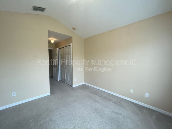 Building Photo - 8430 Village Edge Cir