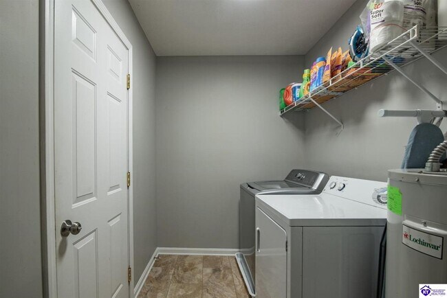 Building Photo - 114 Twin Lakes Dr