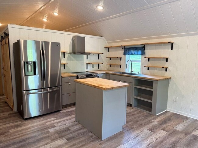 Building Photo - 203 New Town St