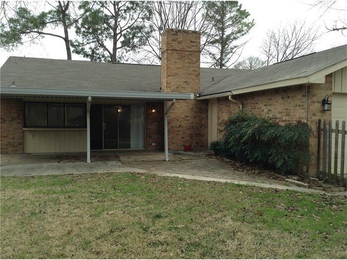 Building Photo - 305 Colonel Dr