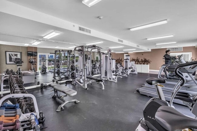 Building Photo - 3000 Coral Wy