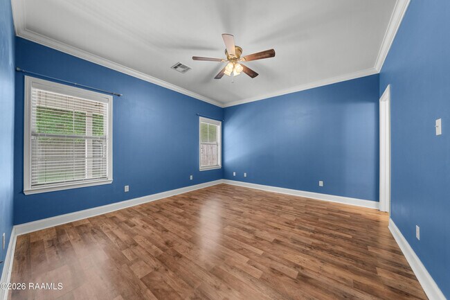 Building Photo - 128 Bottle Brush Ln