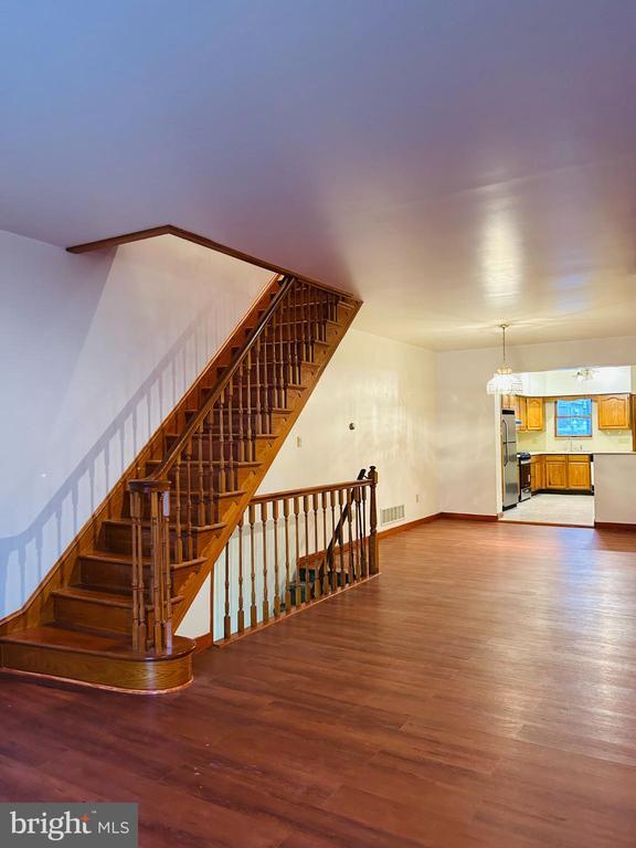 Building Photo - 1507 W Shunk St