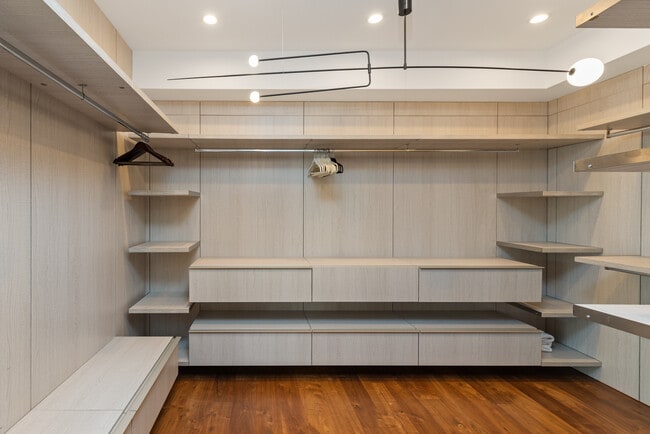 Building Photo - 623 N Edinburgh Ave