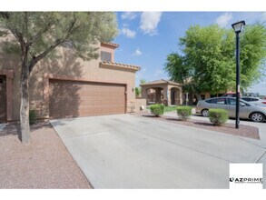 Building Photo - Beautiful 3/2.5 Glendale Townhouse with Ba...
