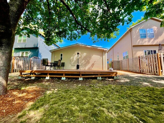 Building Photo - Single Story- 3 Bedroom, 2 Bath Spacious Home with Large Yard